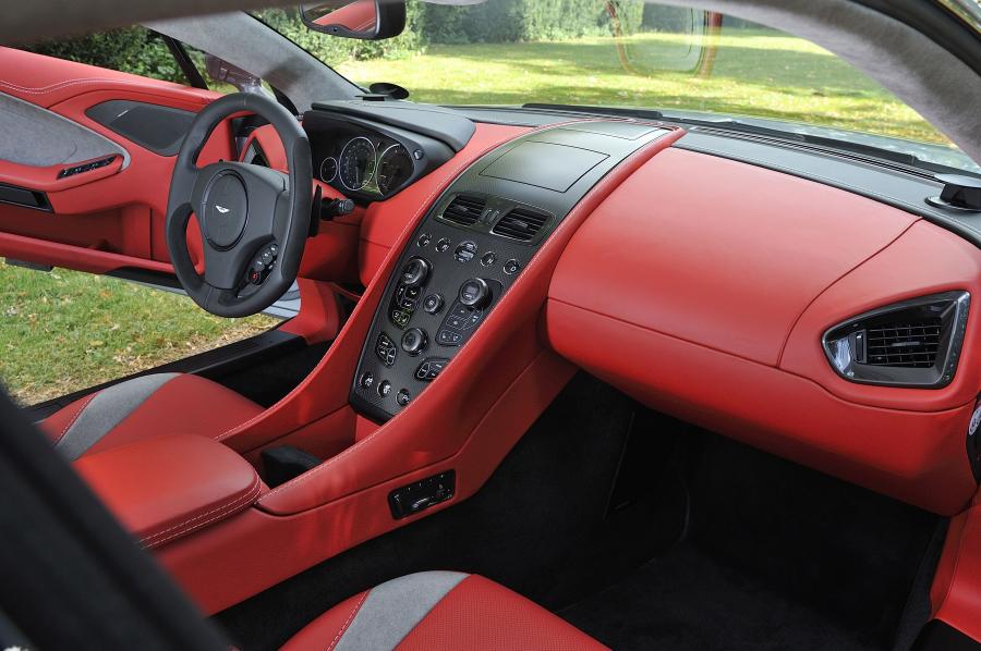 Торпедо Aston Martin Vanquish 2012 года  (NA) (фото 28 из 182)